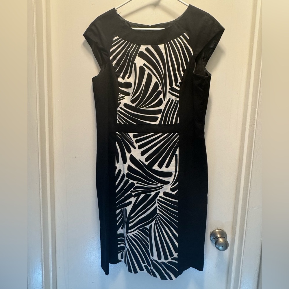 NWOT; 9&Co sheath black and white cap sleeve size 14